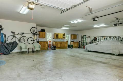 1527 Carman Rd, Ballwin, MO 63021 photo 4