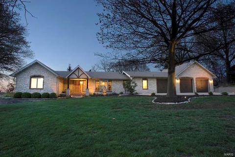 1527 Carman Rd, Ballwin, MO 63021 photo 2