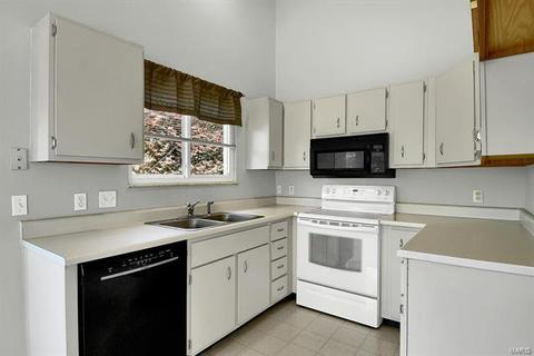 23 Kingspointe, Saint Peters, MO 63376 photo 6