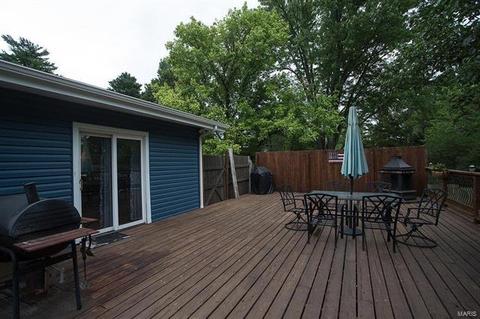 317 View Point Ln, Lake Saint Louis, MO 63367 photo 2