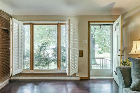7427 Sharp Ave, Saint Louis, MO 63116 photo 4