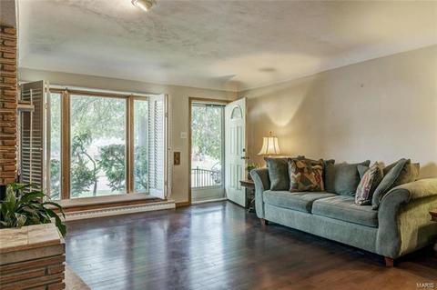 7427 Sharp Ave, Saint Louis, MO 63116 photo 5