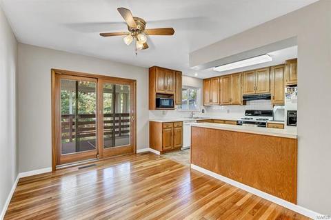 903 Oklahoma Ave, Ballwin, MO 63021 photo 12