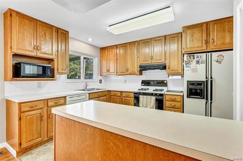 903 Oklahoma Ave, Ballwin, MO 63021 photo 15