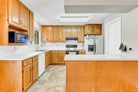 903 Oklahoma Ave, Ballwin, MO 63021 photo 14
