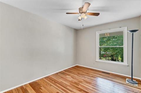 903 Oklahoma Ave, Ballwin, MO 63021 photo 3