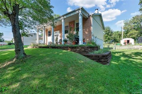 903 Oklahoma Ave, Ballwin, MO 63021 photo 2