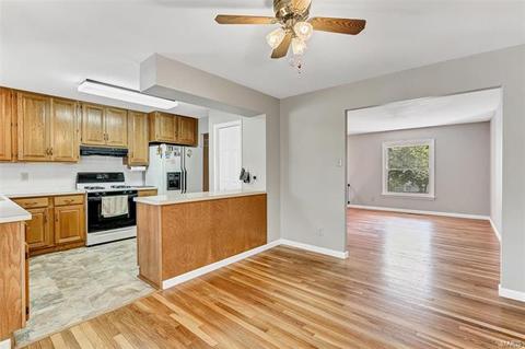903 Oklahoma Ave, Ballwin, MO 63021 photo 13
