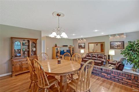 509 Gatehall, Ballwin, MO 63011 photo 9