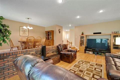 509 Gatehall, Ballwin, MO 63011 photo 3