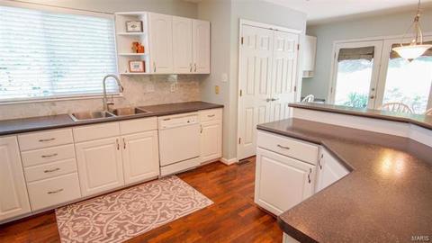 9 Rainfield Ct, Ballwin, MO 63021 photo 8