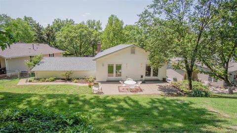 9 Rainfield Ct, Ballwin, MO 63021 photo 2