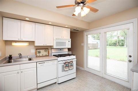 417 Hillcrest Blvd, Ballwin, MO 63021 photo 3