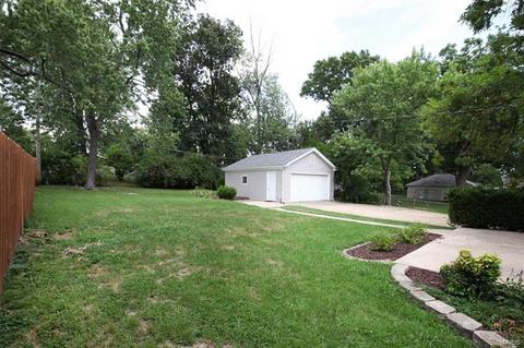 417 Hillcrest Blvd, Ballwin, MO 63021 photo 2