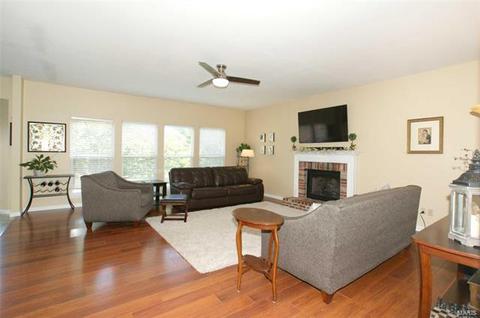 153 Valleybrook Dr, O'fallon, MO 63368 photo 5