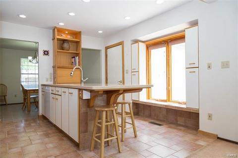 818 Forest Vlg, Ballwin, MO 63021 photo 11