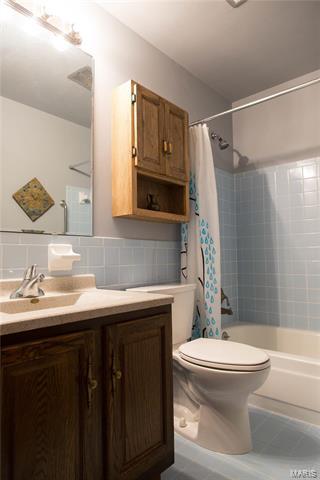 818 Forest Vlg, Ballwin, MO 63021 photo 18