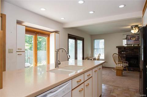 818 Forest Vlg, Ballwin, MO 63021 photo 13
