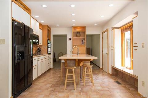 818 Forest Vlg, Ballwin, MO 63021 photo 10