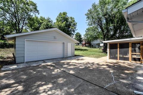 413 Scottfield Ter, Ballwin, MO 63011 photo 3