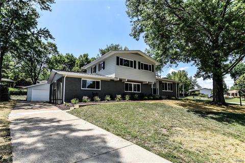 413 Scottfield Ter, Ballwin, MO 63011 photo 2