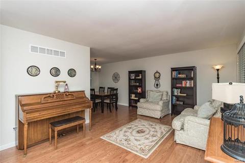 673 Walnut Point Ct, Ballwin, MO 63021 photo 3