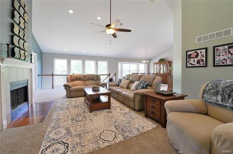 2185 Chickadee Ct, O'fallon, MO 63366 photo 2