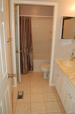 690 Walnut Point Ct, Ballwin, MO 63021 photo 16