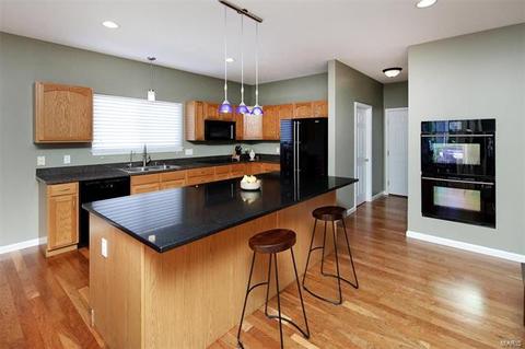 1213 Valley Pass Dr, O'fallon, MO 63366 photo 8