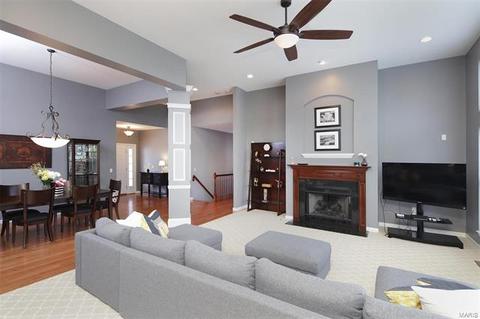 1213 Valley Pass Dr, O'fallon, MO 63366 photo 2