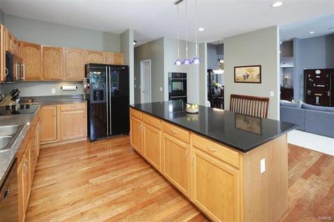 1213 Valley Pass Dr, O'fallon, MO 63366 photo 9