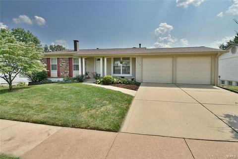 348 Parma Dr, Ballwin, MO 63021 photo 1