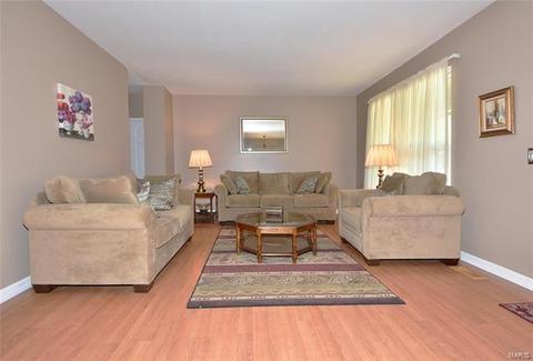 348 Parma Dr, Ballwin, MO 63021 photo 2