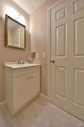 348 Parma Dr, Ballwin, MO 63021 photo 24