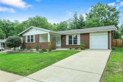 502 Arborwood, Ballwin, MO 63021 photo 3
