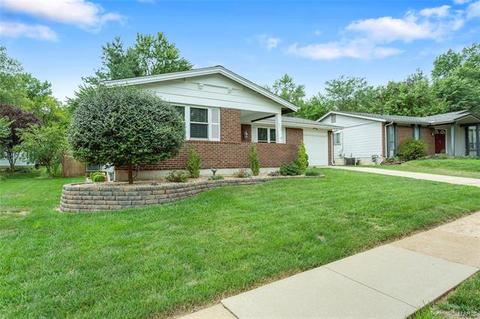 502 Arborwood, Ballwin, MO 63021 photo 2