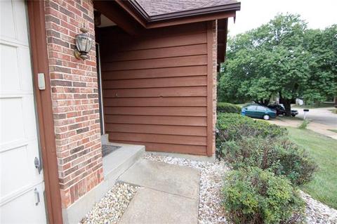 1058 Columbard Dr, Ballwin, MO 63021 photo 3