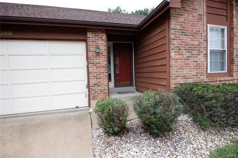 1058 Columbard Dr, Ballwin, MO 63021 photo 2