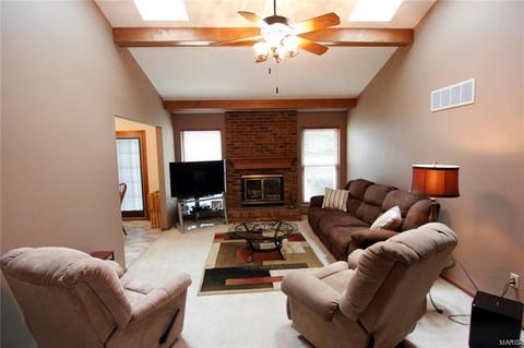 1058 Columbard Dr, Ballwin, MO 63021 photo 7
