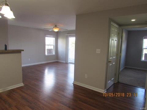 9200 Spring Creek Ln, O'fallon, MO 63368 photo 2