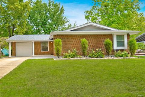 579 Golfwood Dr, Ballwin, MO 63021 photo 1