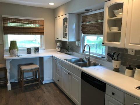 215 Robin Hill Ln, Ballwin, MO 63021 photo 9