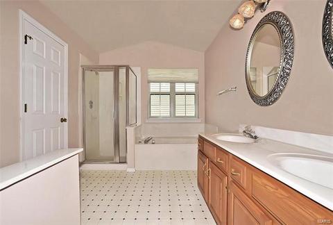 2809 Barrett Oaks Ln, Ballwin, MO 63021 photo 13