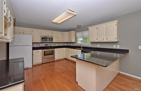 2809 Barrett Oaks Ln, Ballwin, MO 63021 photo 8