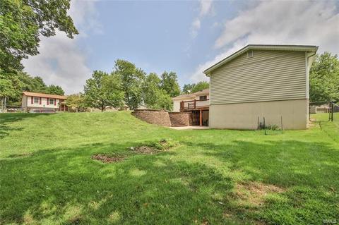 883 Parma Dr, Ballwin, MO 63021 photo 10