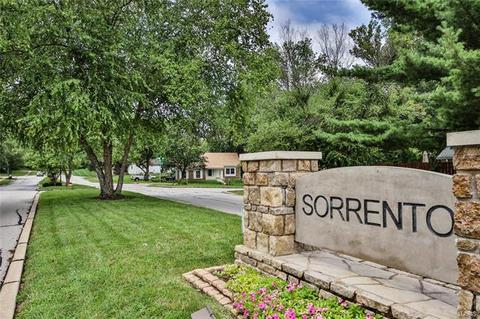 883 Parma Dr, Ballwin, MO 63021 photo 4
