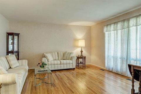 413 Mayfair Dr, Ballwin, MO 63011 photo 3