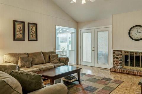 413 Mayfair Dr, Ballwin, MO 63011 photo 5
