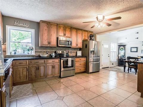 254 Ramsey Ln, Ballwin, MO 63021 photo 13
