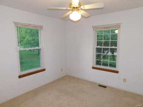 32 W Ofallon Dr, O'fallon, MO 63366 photo 8